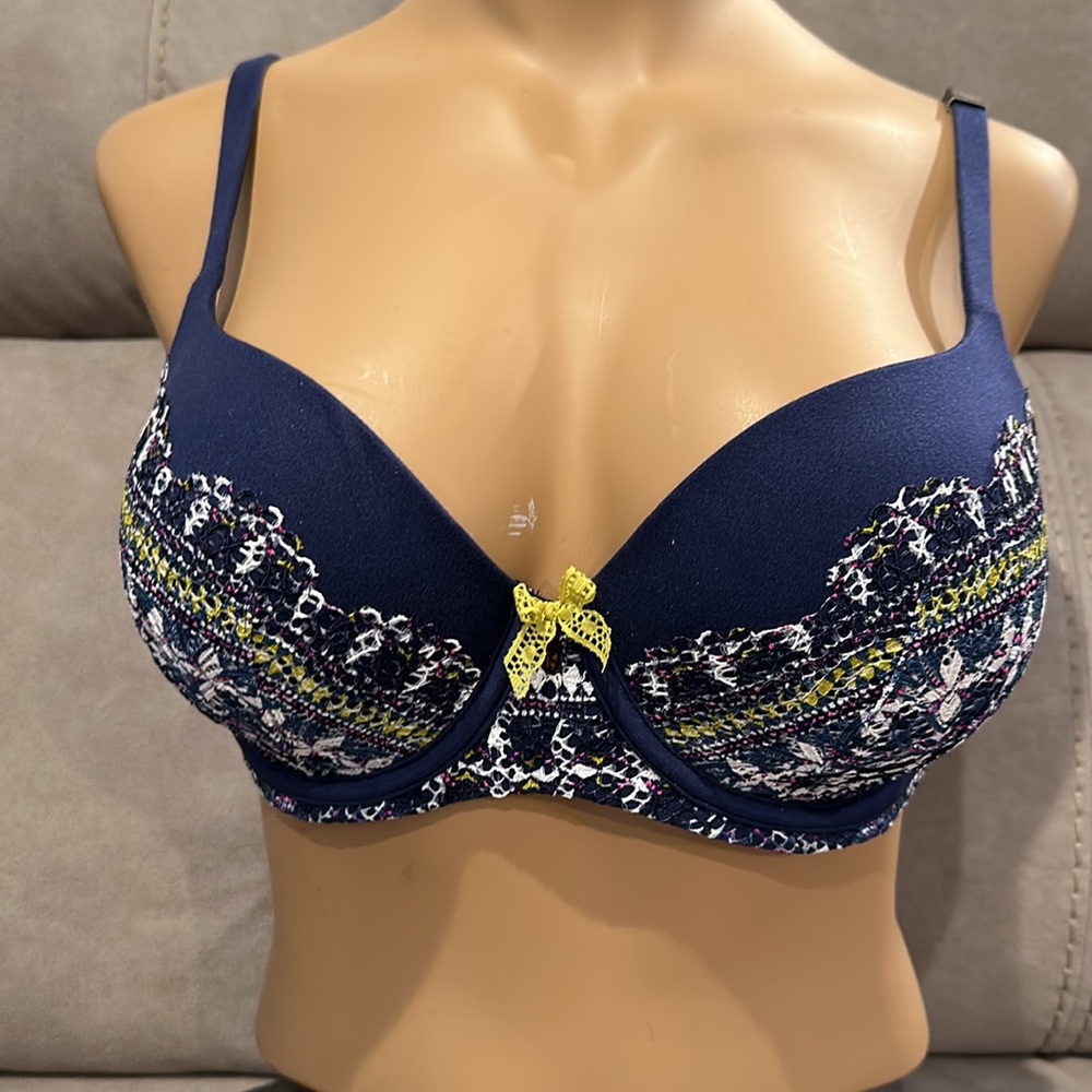 Victoria’s Secret Body by Victoria Lined Demi NWT